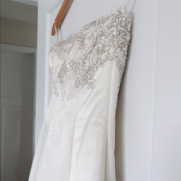 JESSICA MCCLINTOCK Wedding Dress - Picture 5 of 9